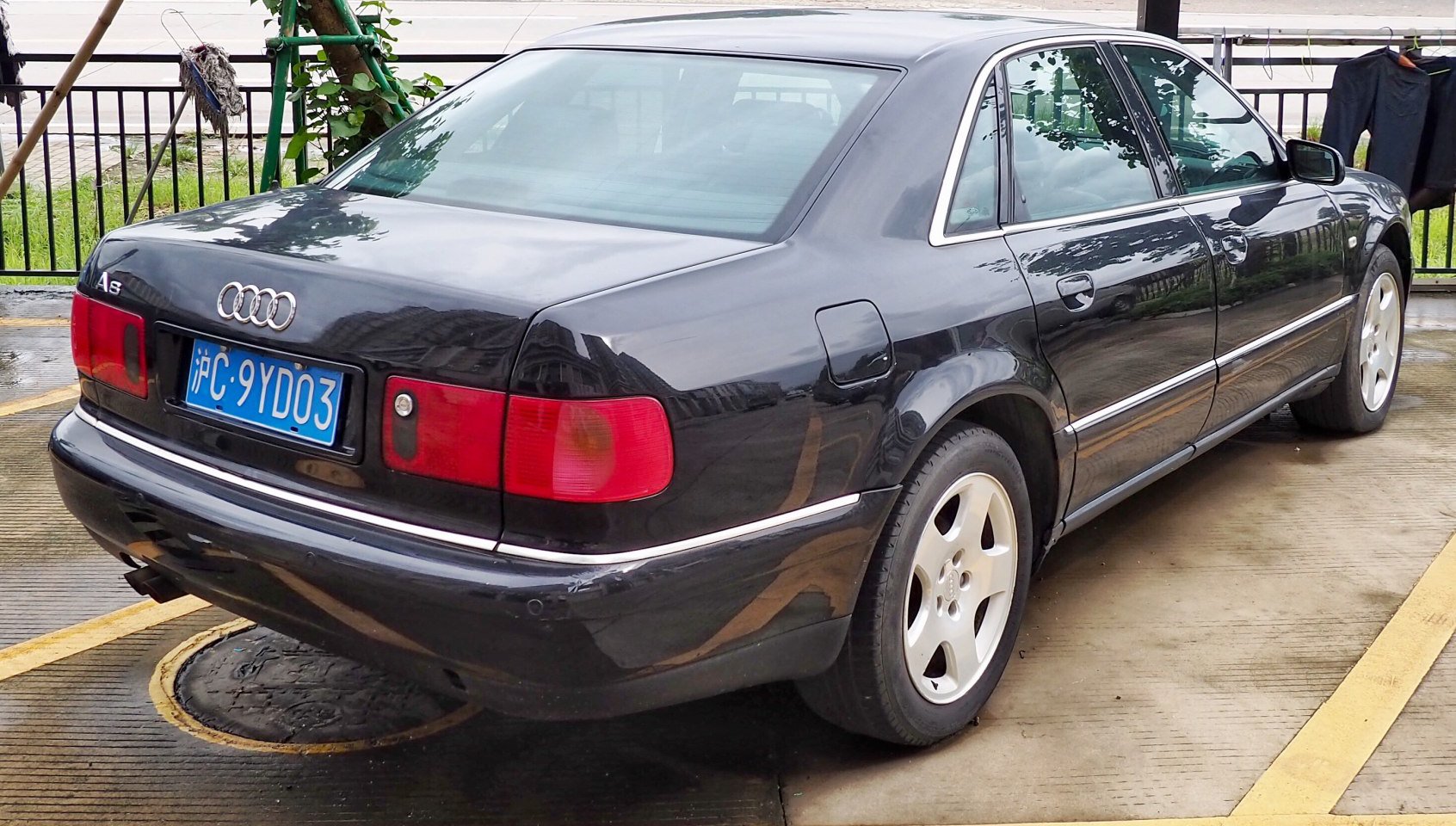 Audi A8 (D2, 4D, facelift 1998) 4.2 V8 40V (310 Hp) quattro tiptronic